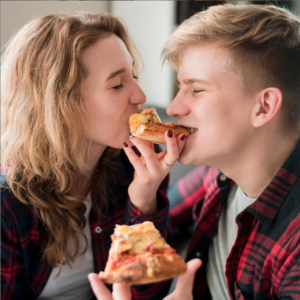 Pizzas young couple